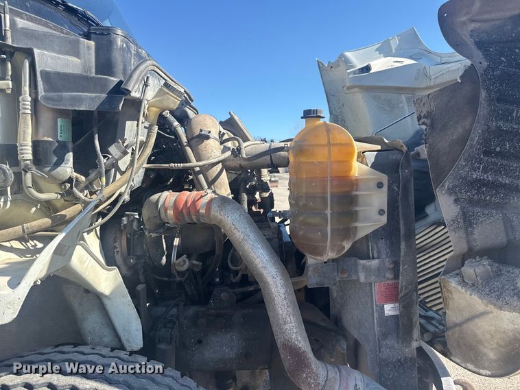 image for item EU4077 2007 International 8600 semi truck