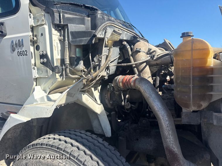 image for item EU4077 2007 International 8600 semi truck