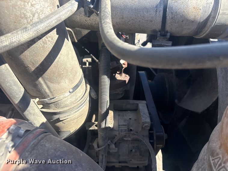 image for item EU4077 2007 International 8600 semi truck