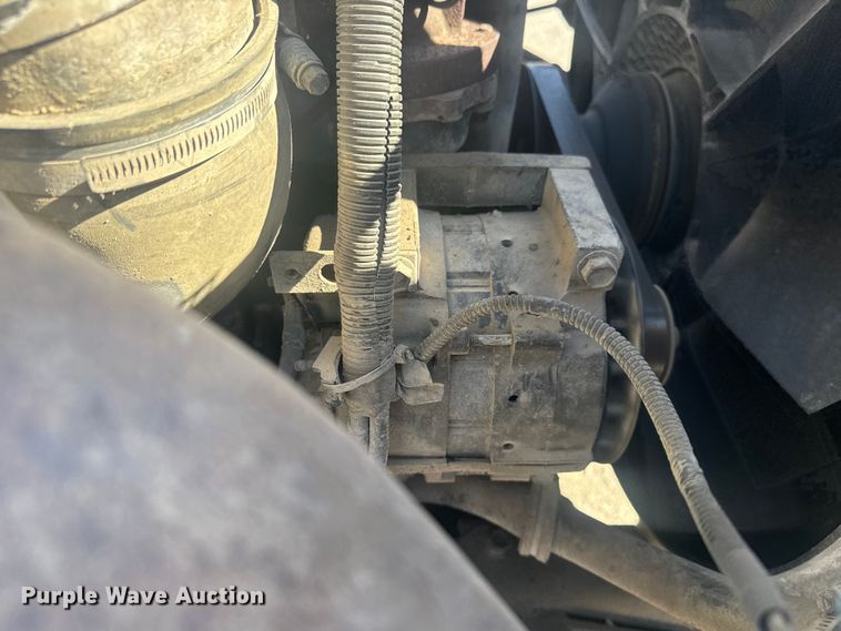 image for item EU4077 2007 International 8600 semi truck