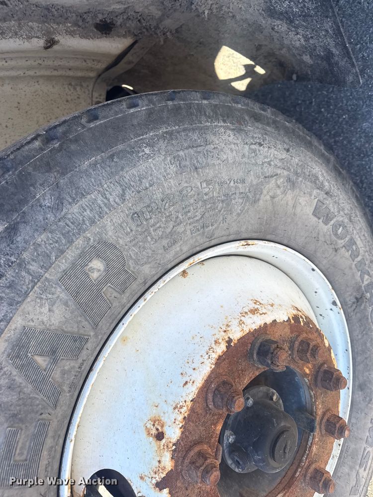 image for item EU4077 2007 International 8600 semi truck