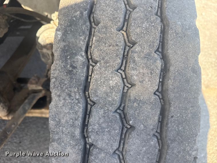 image for item EU4077 2007 International 8600 semi truck