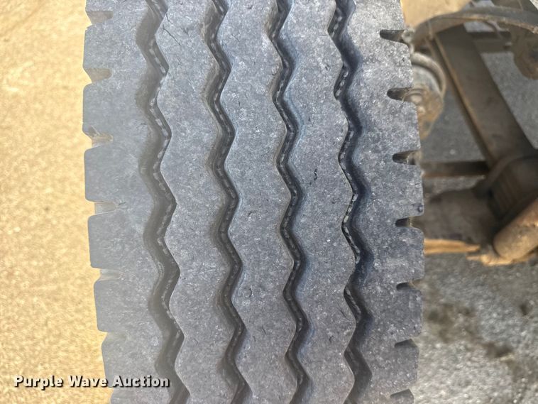 image for item EU4077 2007 International 8600 semi truck