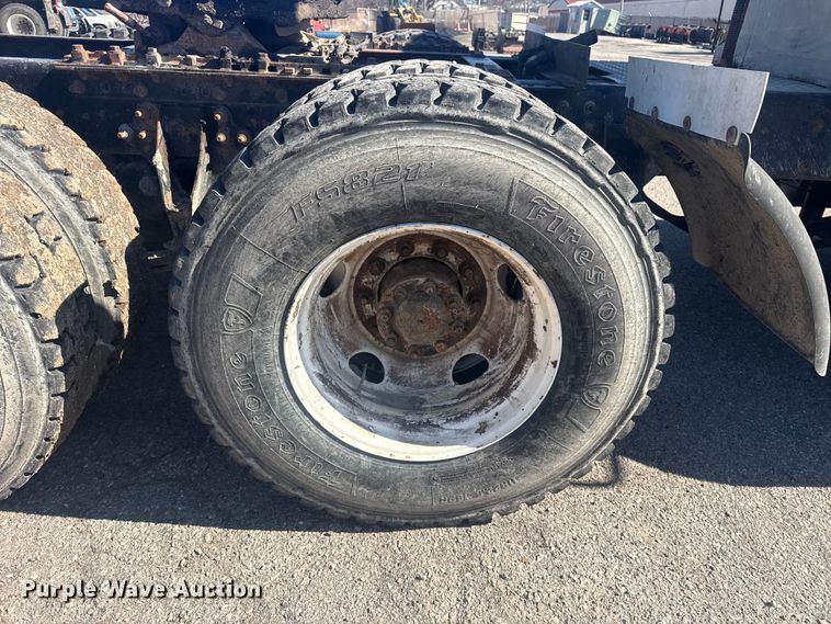 image for item EU4077 2007 International 8600 semi truck