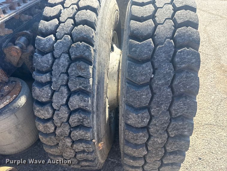 image for item EU4077 2007 International 8600 semi truck