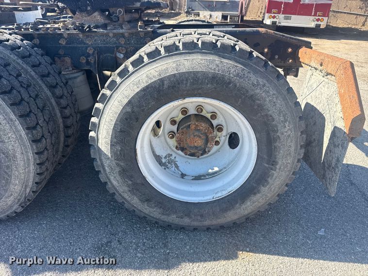 image for item EU4077 2007 International 8600 semi truck