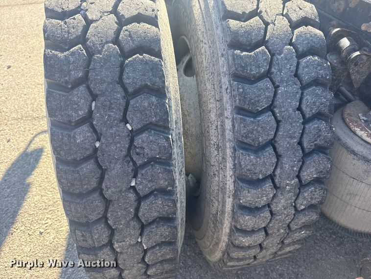 image for item EU4077 2007 International 8600 semi truck