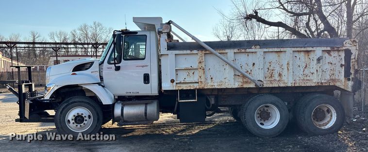 image for item EU4078 1984 International 7400 dump truck