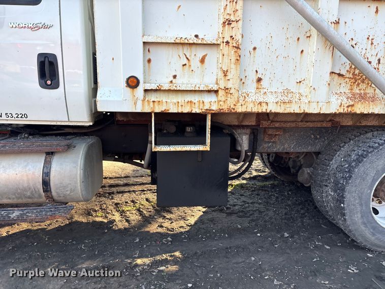 image for item EU4078 1984 International 7400 dump truck