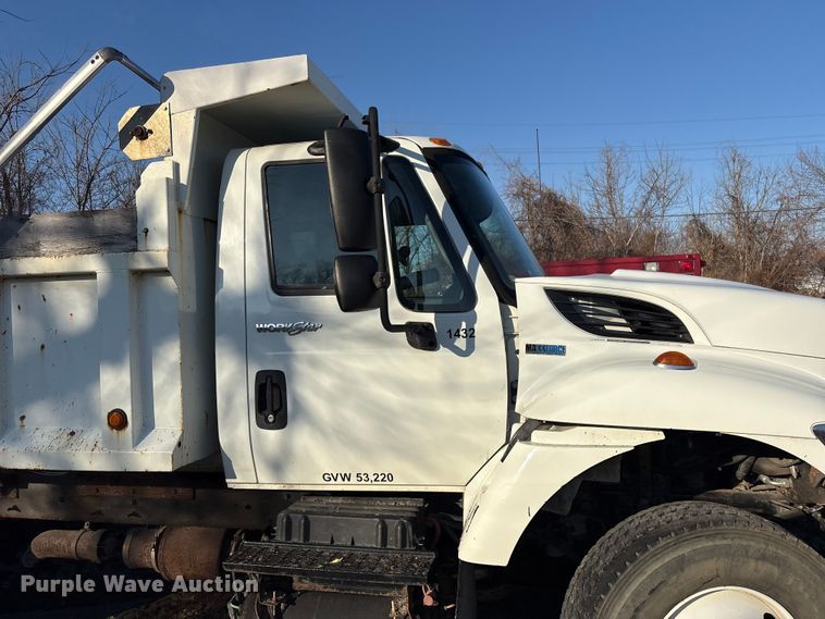 image for item EU4078 1984 International 7400 dump truck