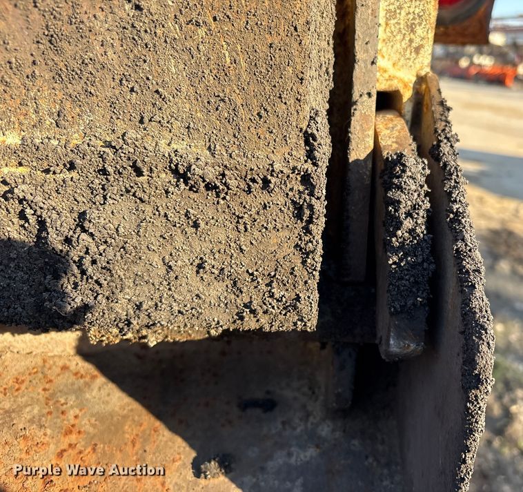 image for item EU4078 1984 International 7400 dump truck