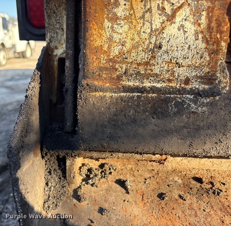 image for item EU4078 1984 International 7400 dump truck