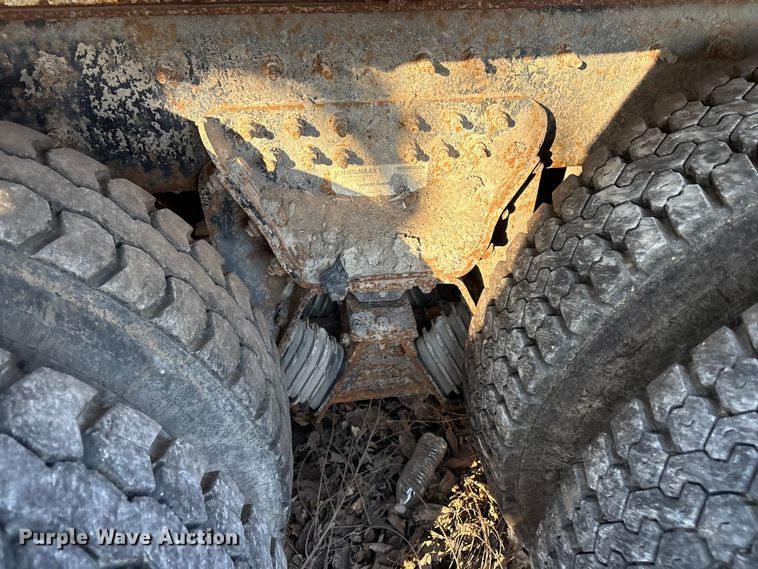 image for item EU4078 1984 International 7400 dump truck