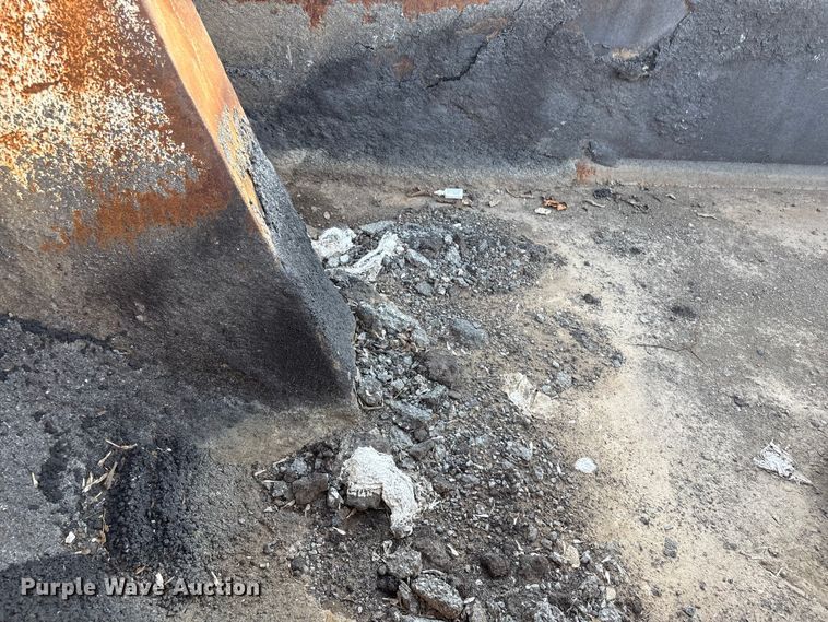 image for item EU4078 1984 International 7400 dump truck