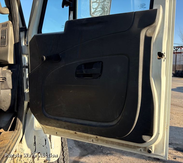 image for item EU4078 1984 International 7400 dump truck