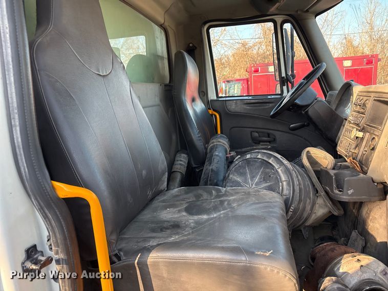 image for item EU4078 1984 International 7400 dump truck