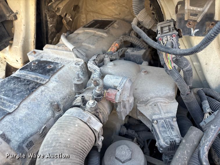 image for item EU4078 1984 International 7400 dump truck