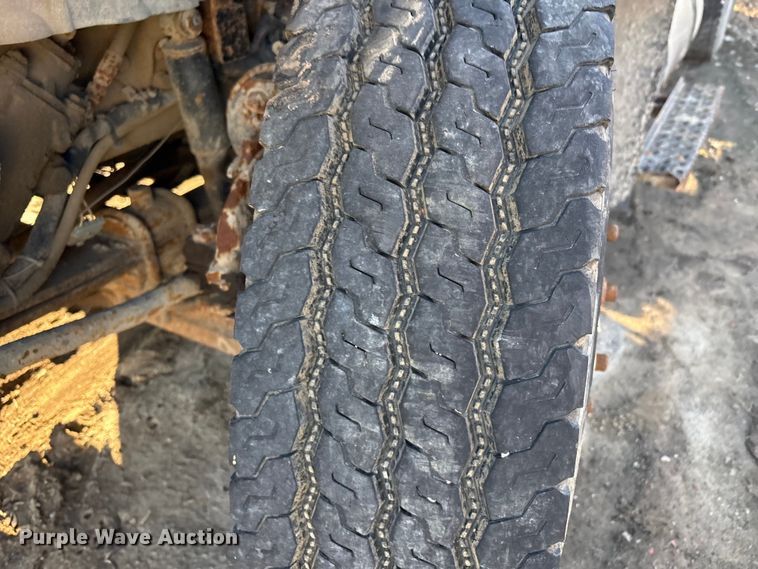 image for item EU4078 1984 International 7400 dump truck