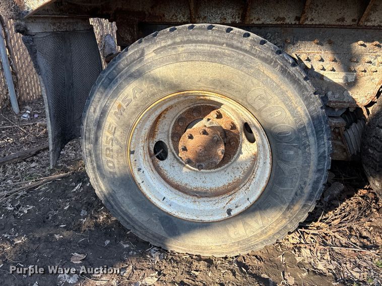 image for item EU4078 1984 International 7400 dump truck