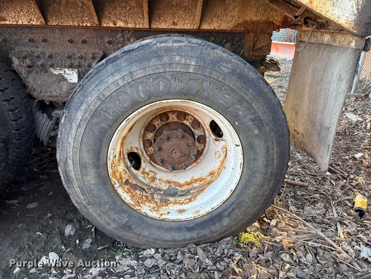 image for item EU4078 1984 International 7400 dump truck