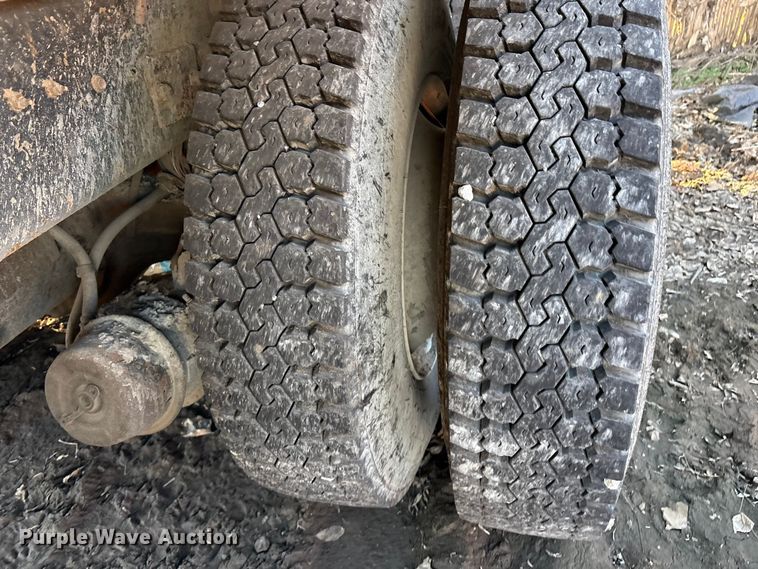 image for item EU4078 1984 International 7400 dump truck