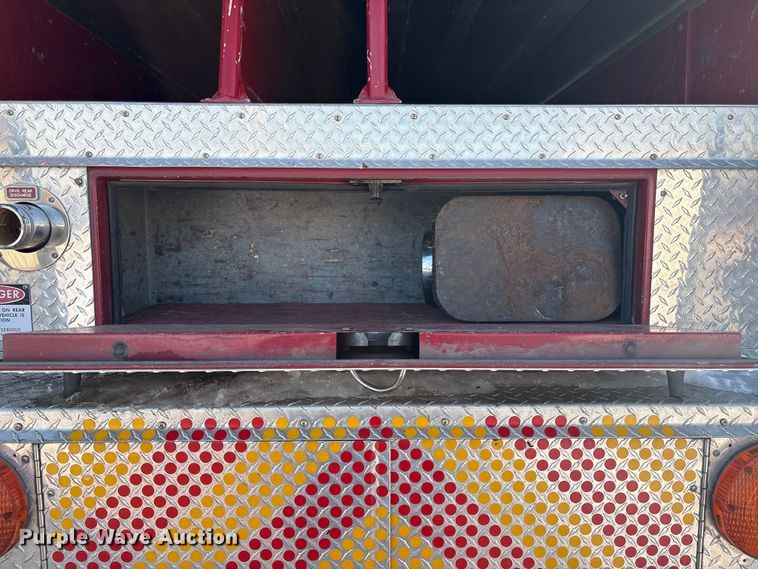 image for item EV2667 1989 Pierce pumper fire truck