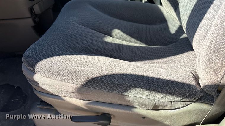 image for item EV2678 2002 Dodge Caravan van