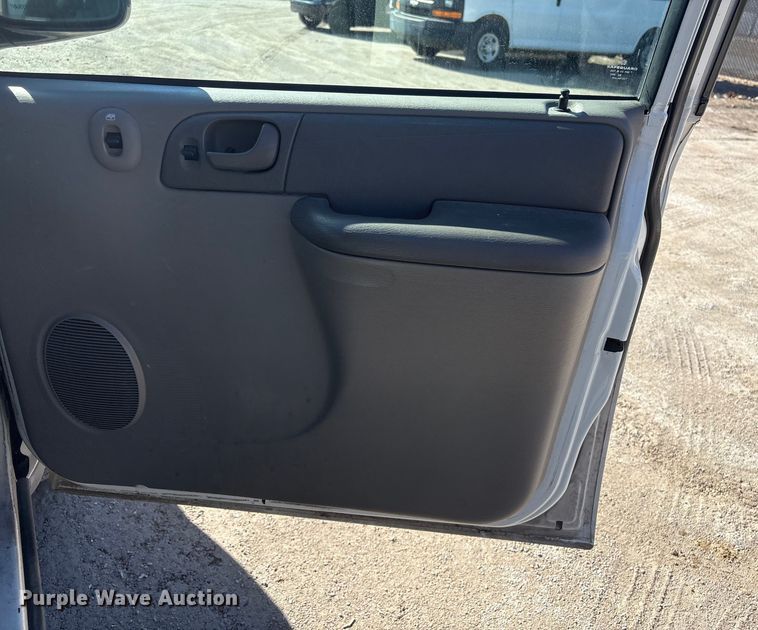 image for item EV2678 2002 Dodge Caravan van