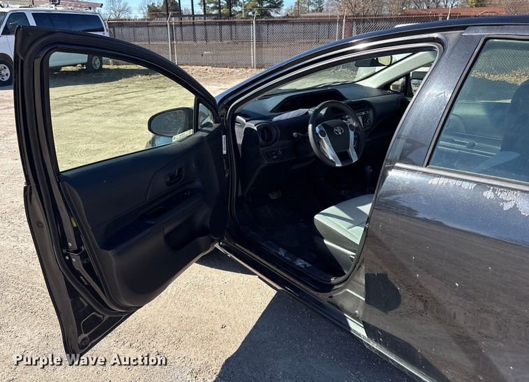 image for item EV2679 2015 Toyota Prius C 