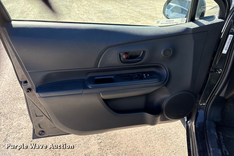 image for item EV2679 2015 Toyota Prius C 