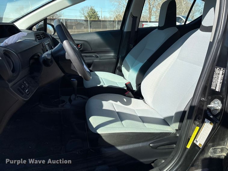 image for item EV2679 2015 Toyota Prius C 