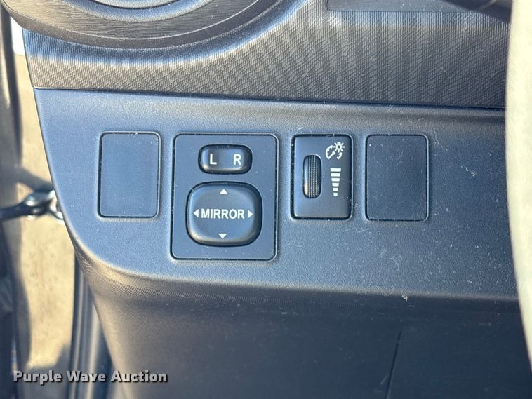 image for item EV2679 2015 Toyota Prius C 