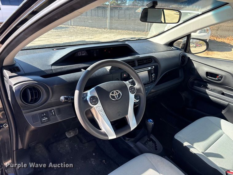 image for item EV2679 2015 Toyota Prius C 