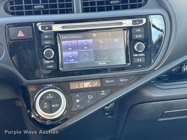 image for item EV2679 2015 Toyota Prius C 