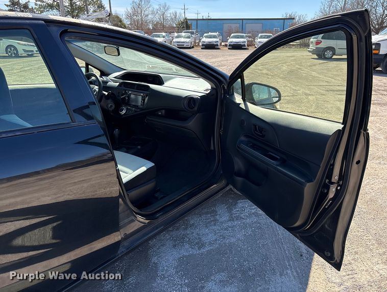 image for item EV2679 2015 Toyota Prius C 