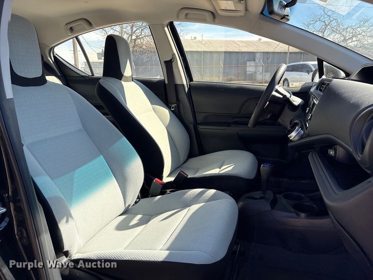 image for item EV2679 2015 Toyota Prius C 