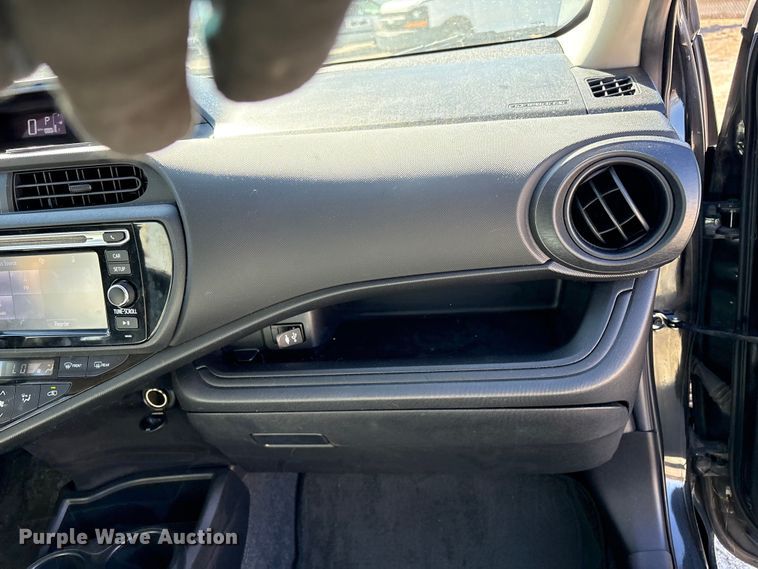 image for item EV2679 2015 Toyota Prius C 