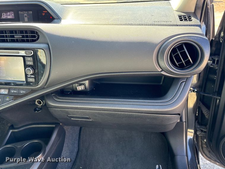 image for item EV2679 2015 Toyota Prius C 