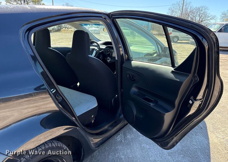 image for item EV2679 2015 Toyota Prius C 