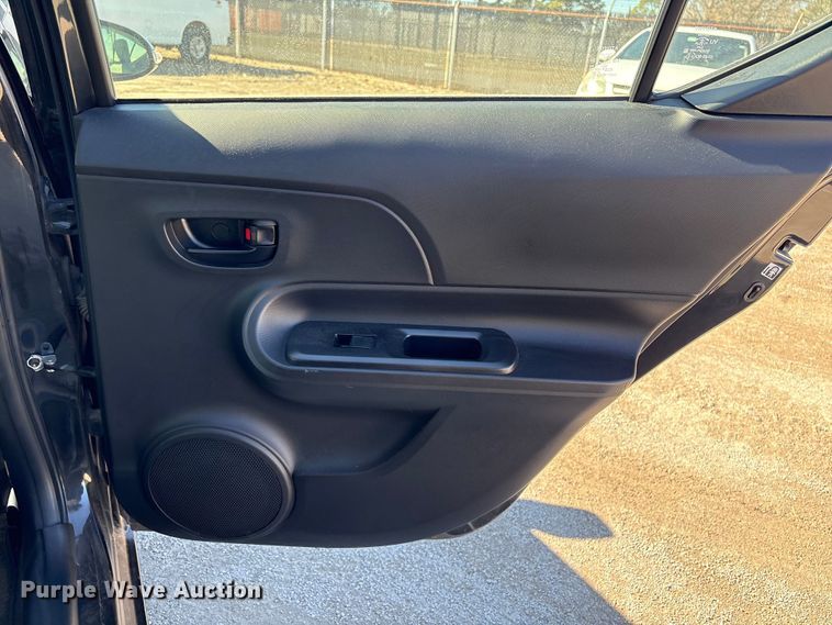 image for item EV2679 2015 Toyota Prius C 