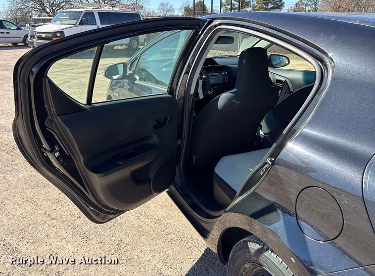 image for item EV2679 2015 Toyota Prius C 