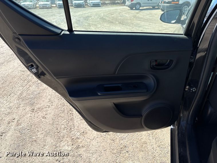 image for item EV2679 2015 Toyota Prius C 