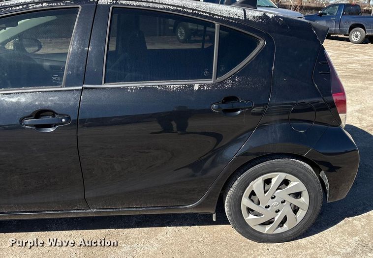 image for item EV2680 2015 Toyota Prius C 