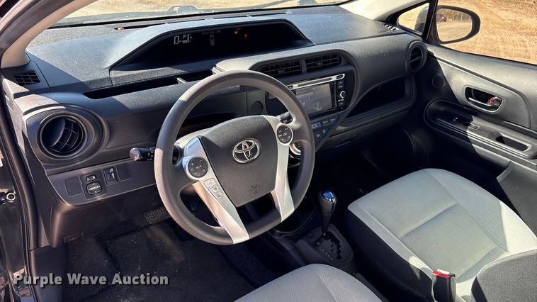 image for item EV2680 2015 Toyota Prius C 