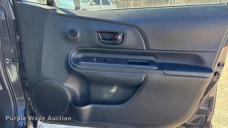 image for item EV2680 2015 Toyota Prius C 