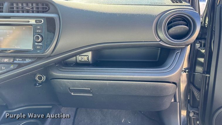 image for item EV2680 2015 Toyota Prius C 