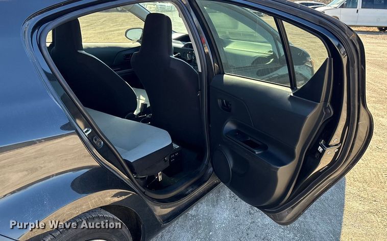 image for item EV2680 2015 Toyota Prius C 