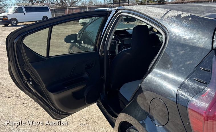 image for item EV2680 2015 Toyota Prius C 