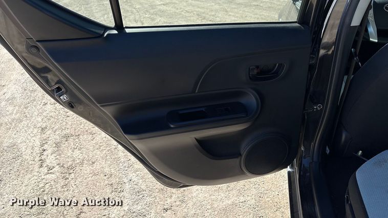 image for item EV2680 2015 Toyota Prius C 