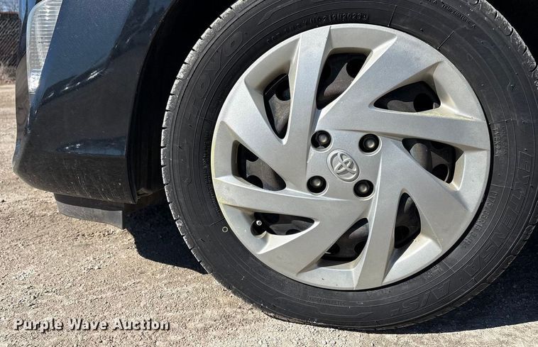 image for item EV2680 2015 Toyota Prius C 